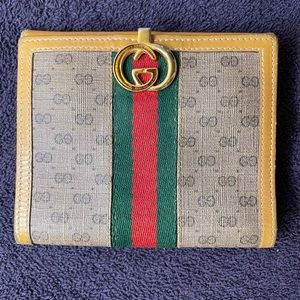 Vintage GUCCI bifold wallet